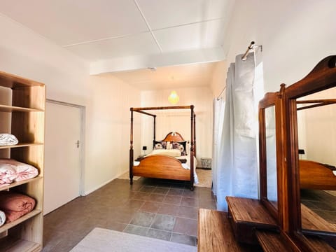 2-Bedroom Hermanus - Sleeps 4 - Near Sea Apartment in Hermanus