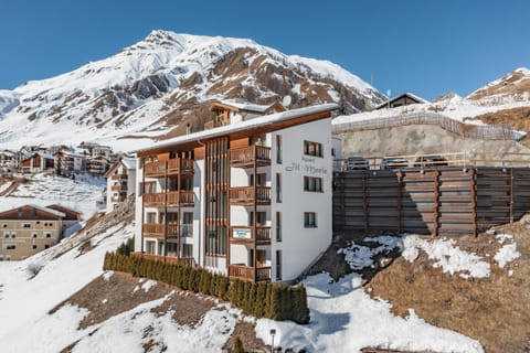 Property building, Natural landscape, Mountain view
