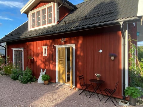 Property building, Summer, Garden