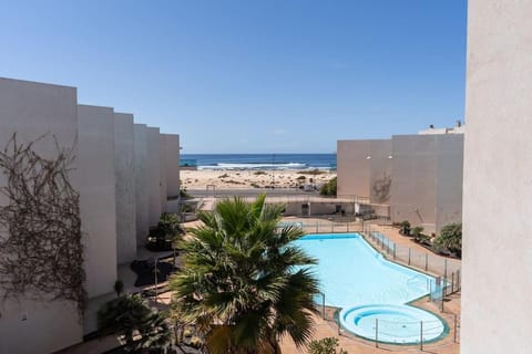 Property building, Natural landscape, Hot Tub, Pool view, Sea view, Swimming pool