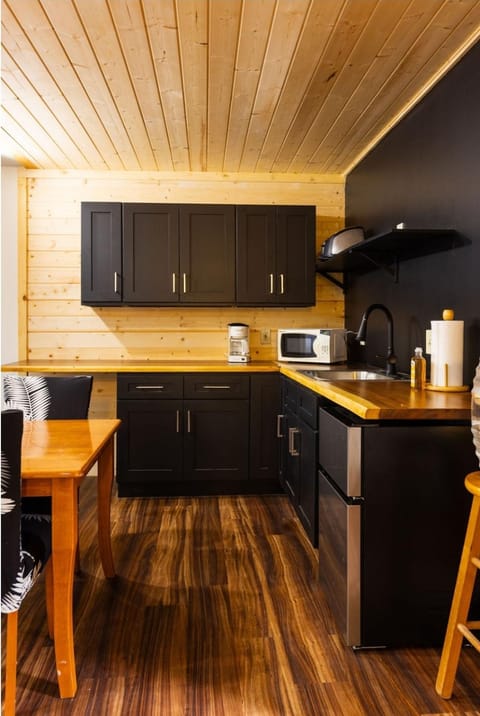 Halema'uma'u- Hale Kumu La'au Nature lodge in Volcano