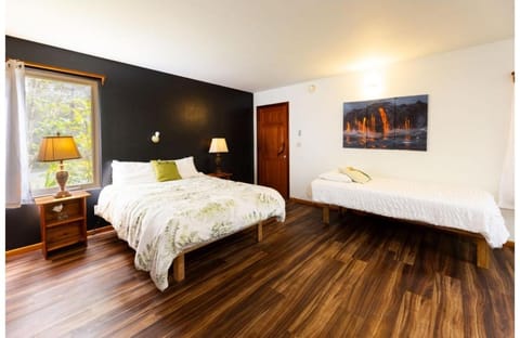 Halema'uma'u- Hale Kumu La'au Nature lodge in Volcano