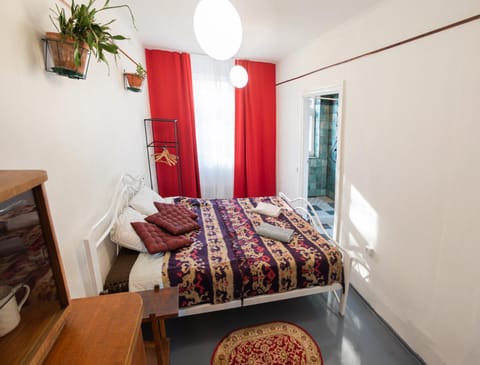 Bed, TV and multimedia, Photo of the whole room, Bedroom, towels