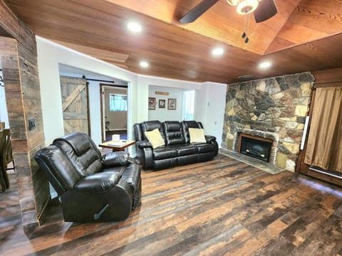 Miners Suite-Centrally Located in Shaver Lake House in Shaver Lake