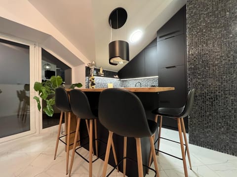 Kitchen or kitchenette, Dining area, kitchen