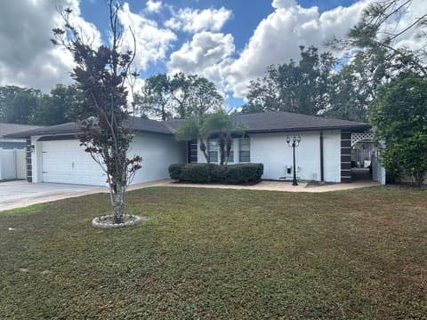 2 Bedrooms Vacation Home House in Citrus Park