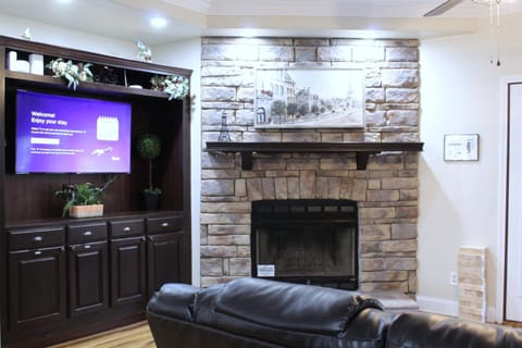 The Den - Family friendly, Close to Fiesta Texas, SeaWorld, Riverwalk and more House in San Antonio