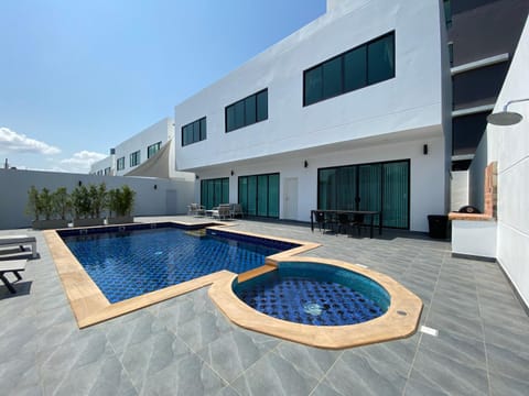 Property building, Swimming pool