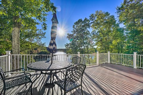 Luxe Lake Chickamauga Retreat with Boat Dock! House in Chattanooga
