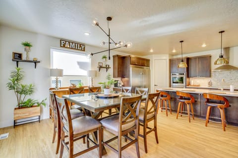 Stunning Home with Hot Tub Near Park City Skiing! House in Snyderville