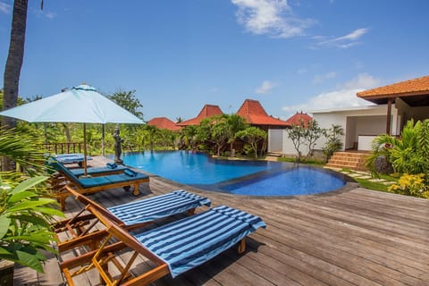 Swimming pool, sunbed