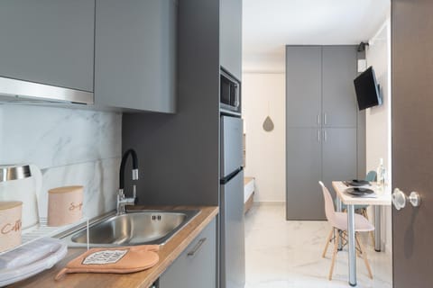 TV and multimedia, Kitchen or kitchenette, Dining area, stove