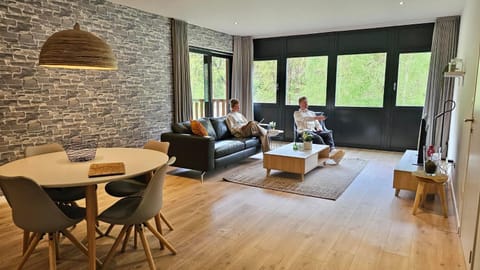 Recreatiedomein Warredal - The Lodge Apartment in Dilsen-Stokkem