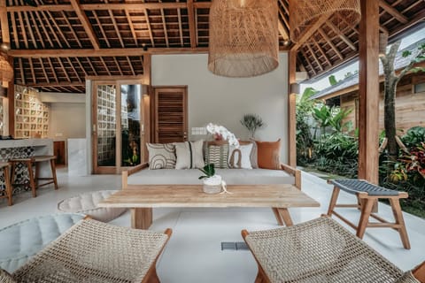 Communal lounge/ TV room, Balcony/Terrace, Seating area, Dining area, Area and facilities