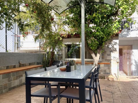 Patio, Day, Garden, Balcony/Terrace