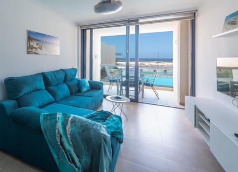 TV and multimedia, View (from property/room), Balcony/Terrace, Living room, Pool view