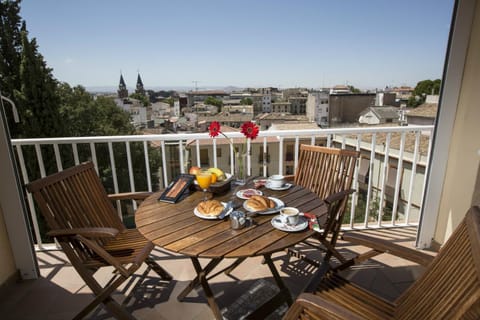 View (from property/room), Balcony/Terrace, City view