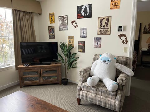 Unique Yeti-Theme Ski On Off Suite Jiminy-Sleeps 4 Apartment in Lanesborough