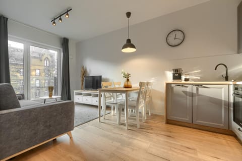 Kitchen or kitchenette, Dining area, dishwasher