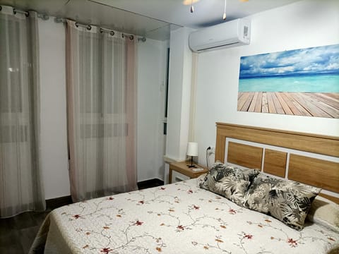 Bed, Photo of the whole room, internet, air conditioner