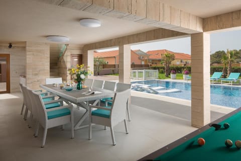 Balcony/Terrace, Seating area, Swimming pool