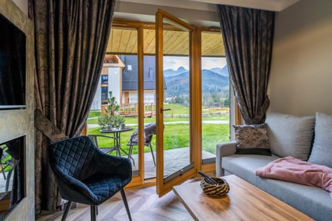 Natural landscape, View (from property/room), Balcony/Terrace, Living room, Seating area, Mountain view