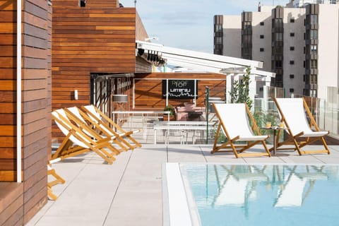 Restaurant/places to eat, View (from property/room), Balcony/Terrace, Lounge or bar, Dining area, Swimming pool, Drinks
