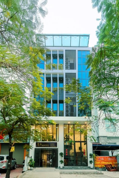 Property building, Day, City view, Location, Parking