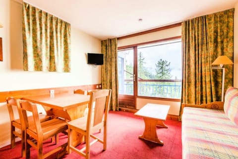 Bed, kitchen