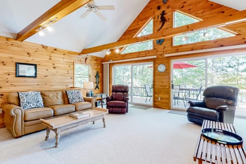 Marwood Lake Cottage House in Wakefield