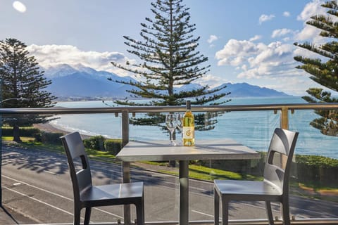 Mountain view, Sea view