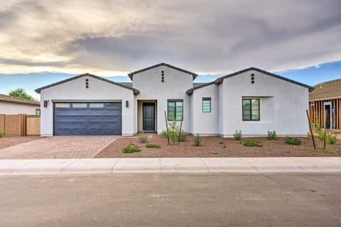 Easy Stadium Access! Modern Glendale Getaway House in Glendale