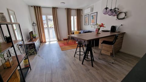 Living room, Dining area