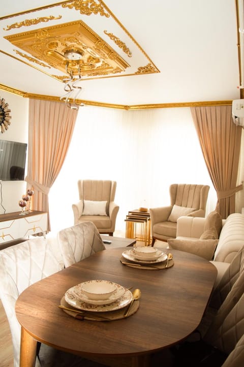 TV and multimedia, Living room, Seating area, Dining area