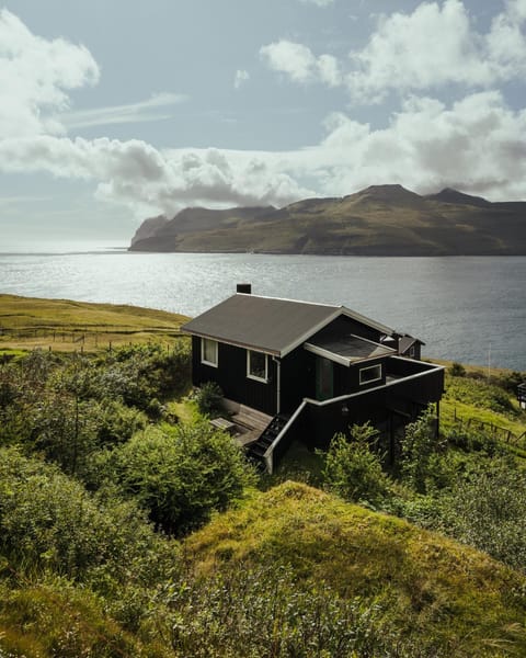 Property building, Nearby landmark, Day, Natural landscape, Mountain view, Sea view