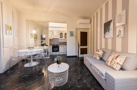 Kitchen or kitchenette, Living room, Dining area, pet friendly, stove, air conditioner
