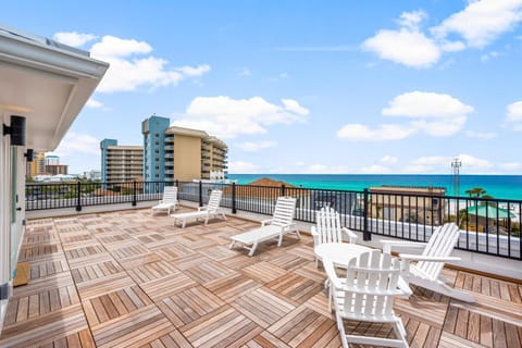 Day, View (from property/room), Balcony/Terrace, Living room, Seating area, Beach, Sea view, sunbed