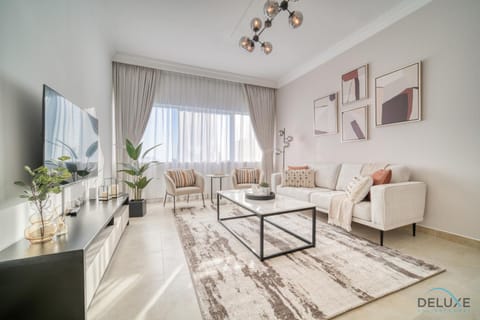Property building, TV and multimedia, Living room, Swimming pool