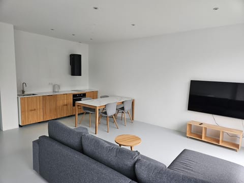 Communal lounge/ TV room, TV and multimedia, Kitchen or kitchenette, Living room, Dining area