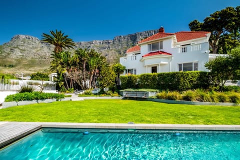Property building, Garden, Garden, Mountain view, Swimming pool