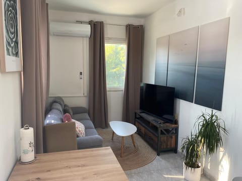 TV and multimedia, Living room, Seating area, Evening entertainment
