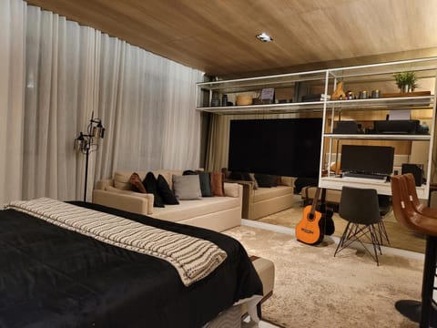 Bed, TV and multimedia, Living room
