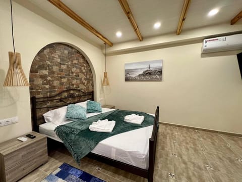 Bed, Photo of the whole room, Bedroom, air conditioner