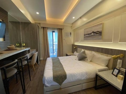 Bed, TV and multimedia, Living room, Photo of the whole room, Seating area, Bedroom, hair dresser