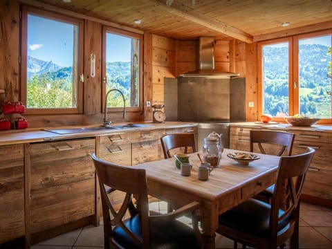 Summer, Kitchen or kitchenette