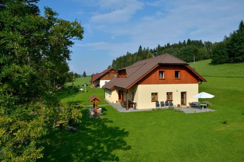 Property building, Day, Natural landscape, Garden, Garden view