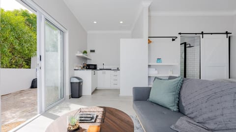 Kitchen or kitchenette, Seating area