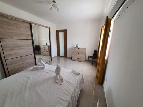 Bed, Bedroom, towels, wardrobe