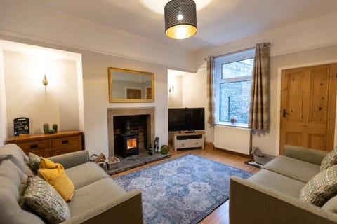 Communal lounge/ TV room, TV and multimedia, Living room, Seating area, Evening entertainment, flat iron