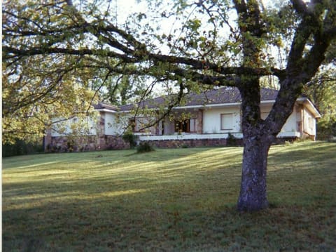 Property building, Day, Natural landscape, Garden, Garden view